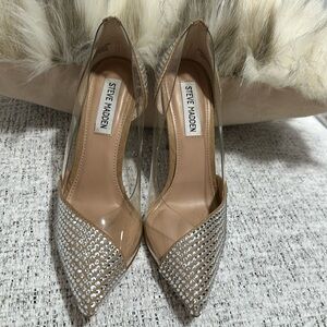 Women’s Steve Madden High Heel shoes.  Size 6 camel with crystal on toe.